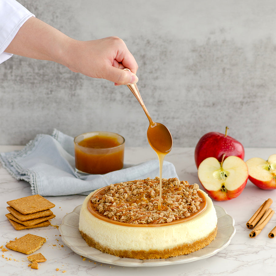 Gâteau au fromage avec croustillant au caramel et aux pommes